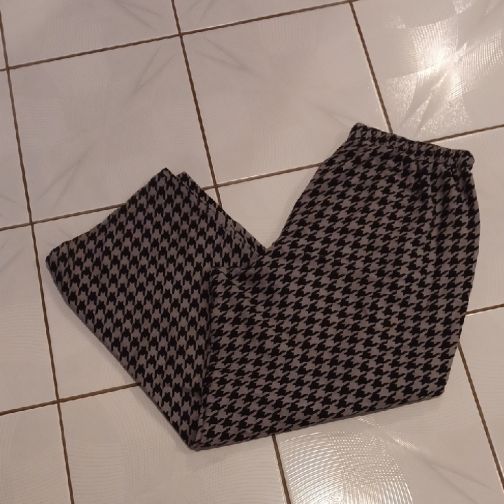 4/$80 Disney Black & Gray Houndstooth Lounge/Pajama Pants - Size XL